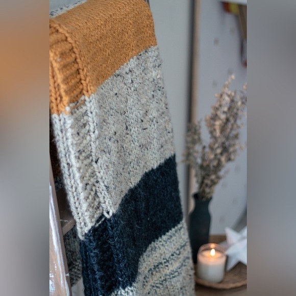 NWT - Handmade Knit Blanket / Throw by Heirloom Knits - Black/Gold/Sand - 48x52 - Picture 4 of 6